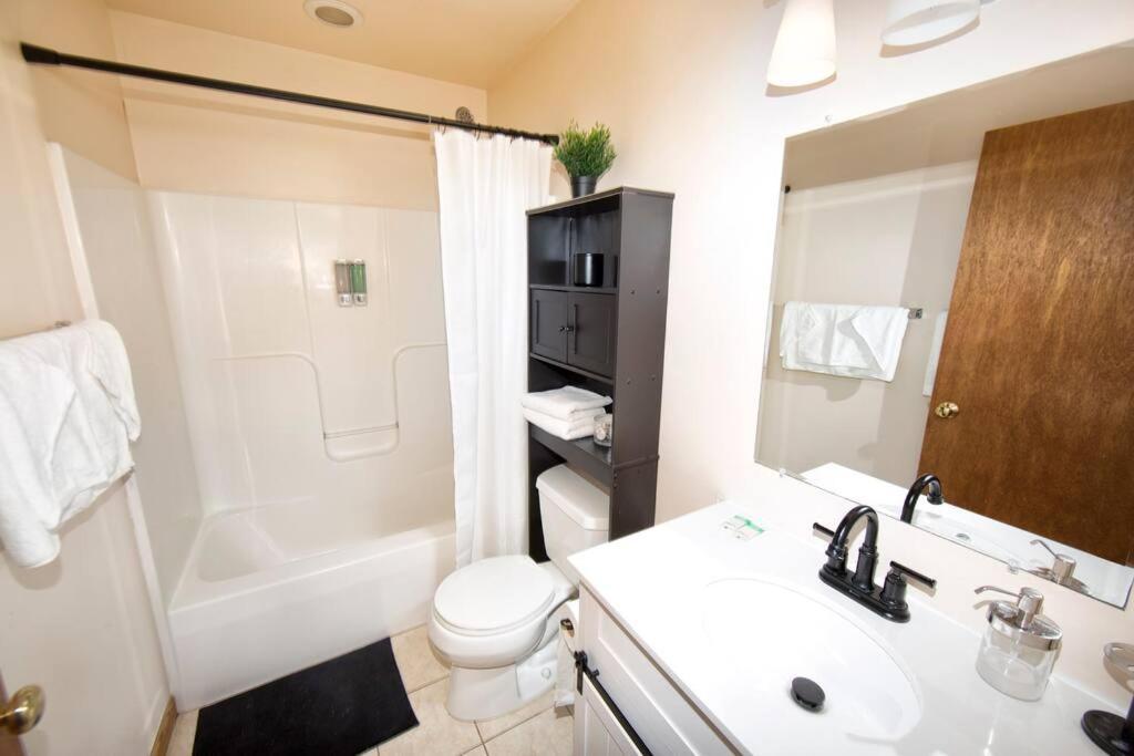 Tucked Away Off Brady - 4 Beds Apartment Milwaukee Ngoại thất bức ảnh
